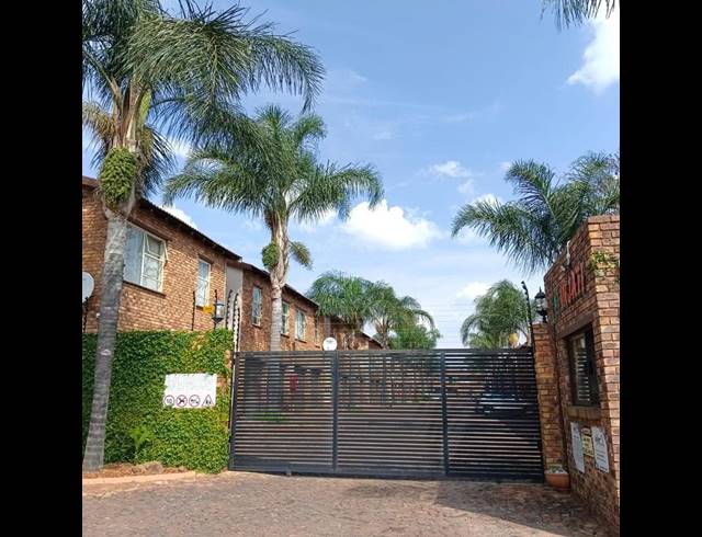 3 BEDROOM TOWNHOUSE FOR SALE IN GLEN MARAIS